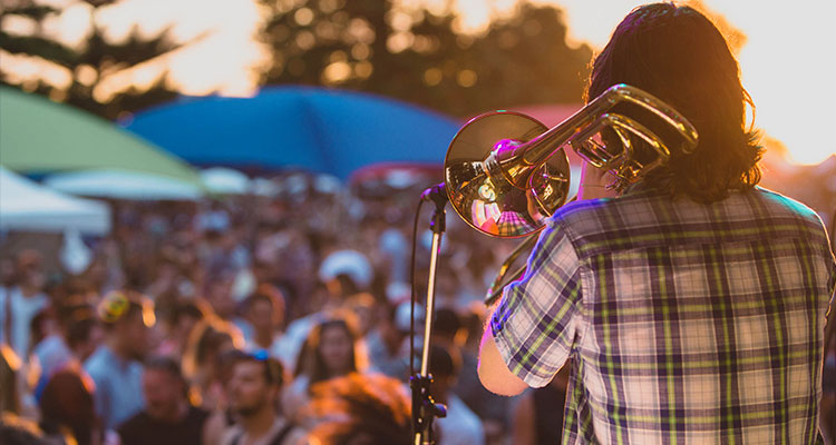 fremantle-trumpet-crowd
