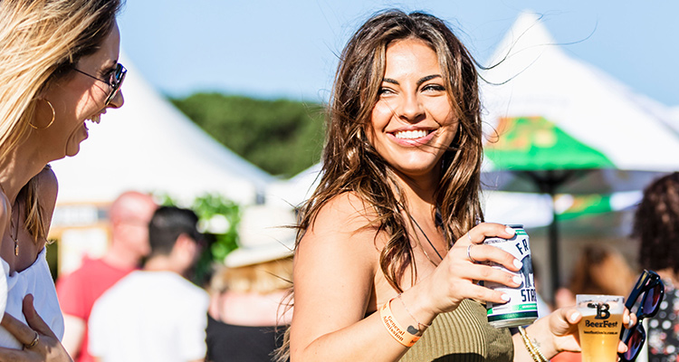 beerfest-2-friends-beer-can-cup